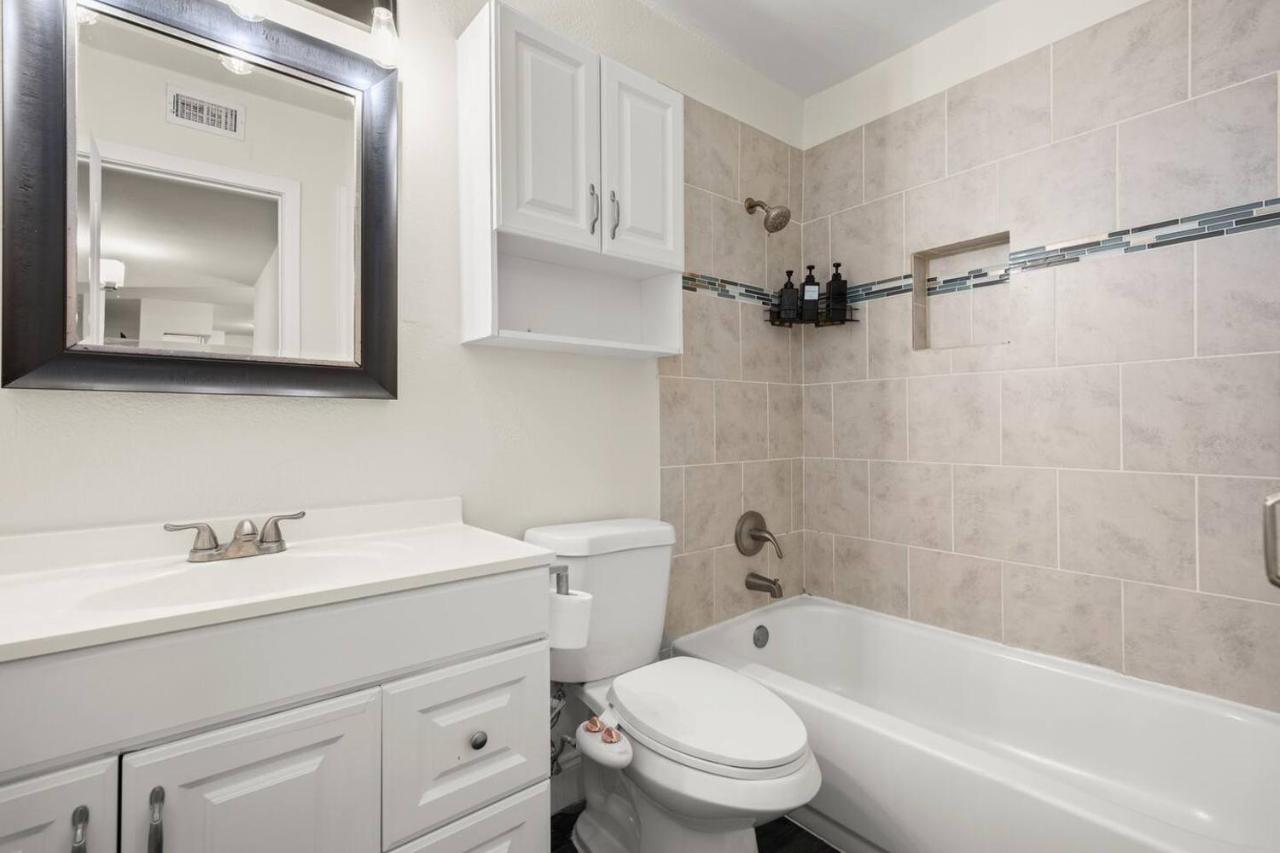 Modern 1BR Apartment | Fast Wi-Fi | Great Location - 2