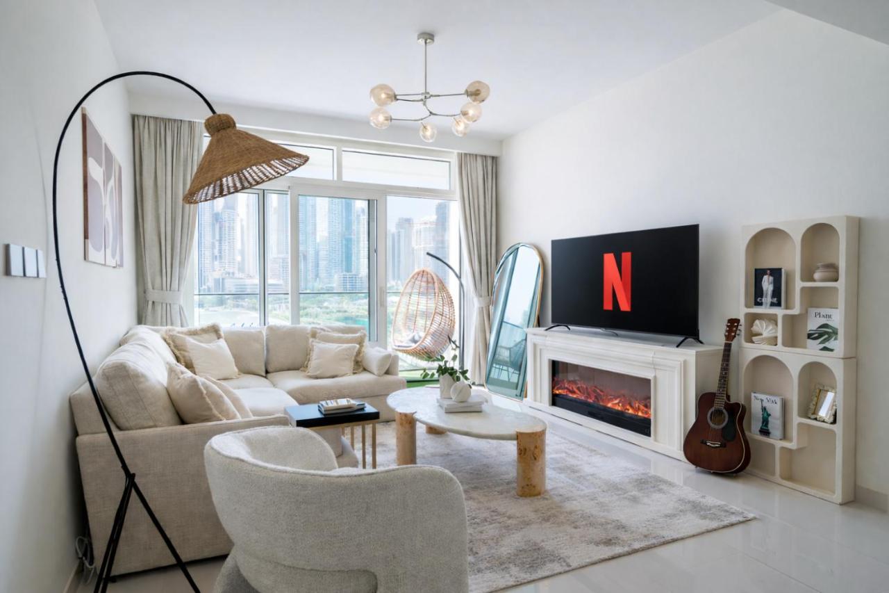 Luxury Beachfront Marina View Apartment With Private Beach Access By Green Sky Holiday Homes - 3