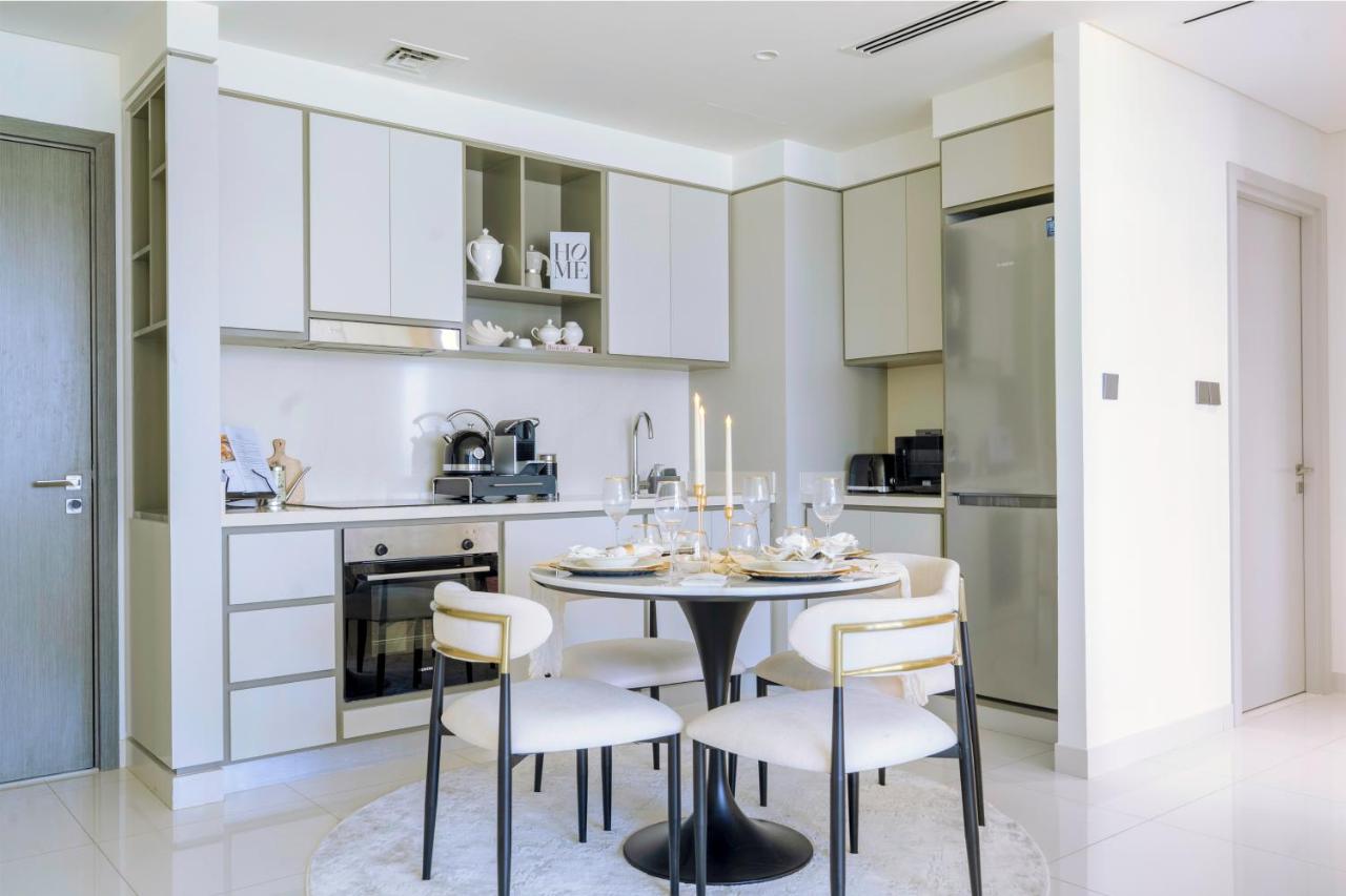 Luxury Beachfront Marina View Apartment With Private Beach Access By Green Sky Holiday Homes - 4