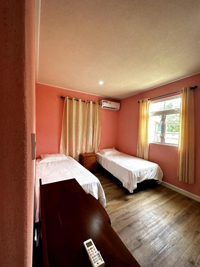 Cozy House Beautiful Cottage 2 min To The Beach - 2