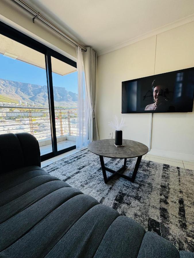 Modern City Stay with Table Mountain Views - 3