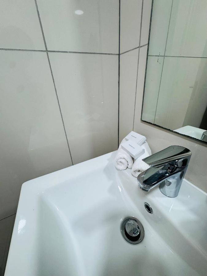 Modern City Stay with Table Mountain Views - 4