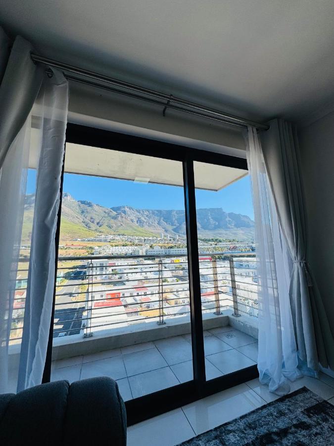 Modern City Stay with Table Mountain Views - 5