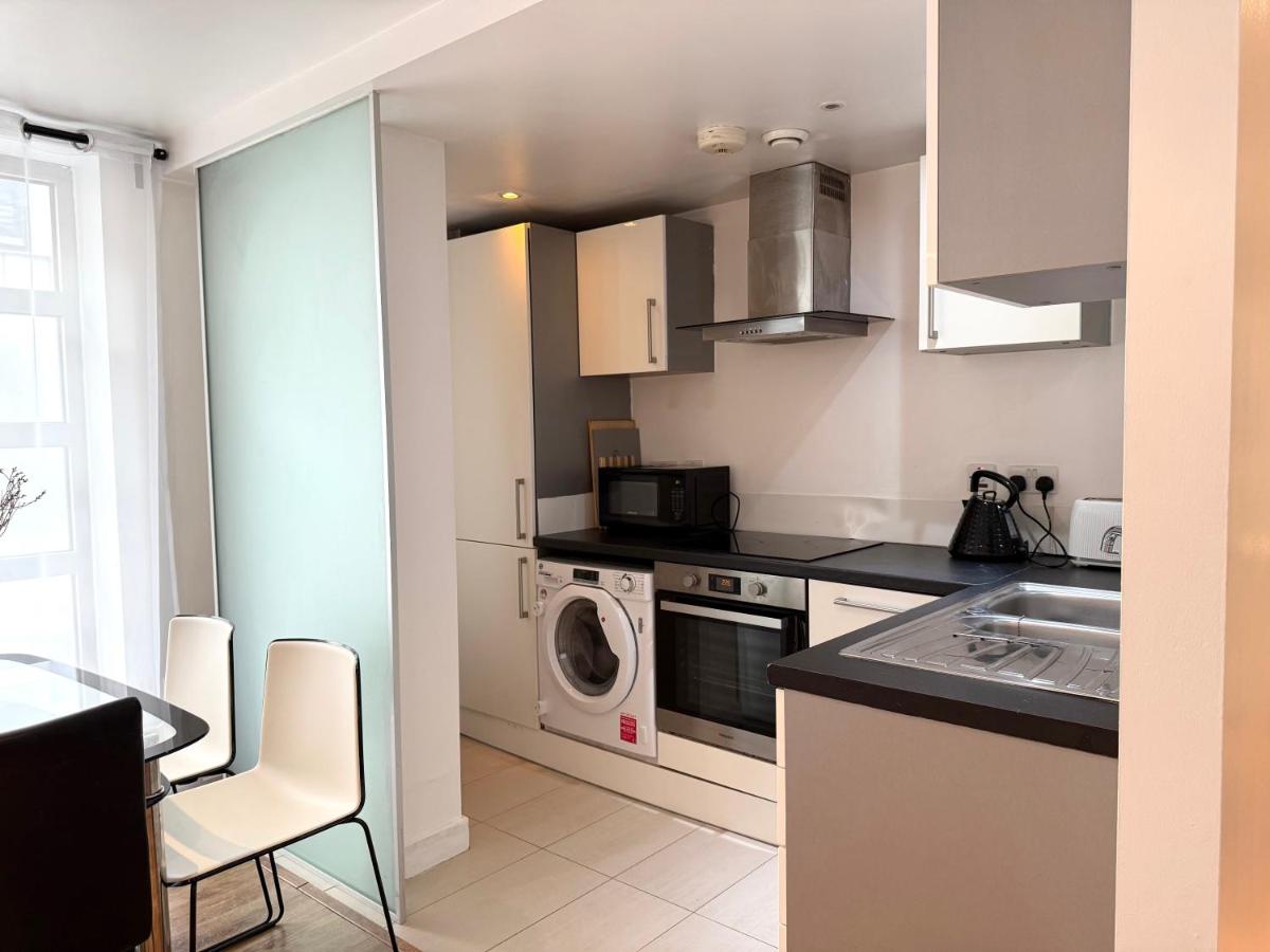 Central Brick Lane 2 Bedroom Flat - Private Patio - 4