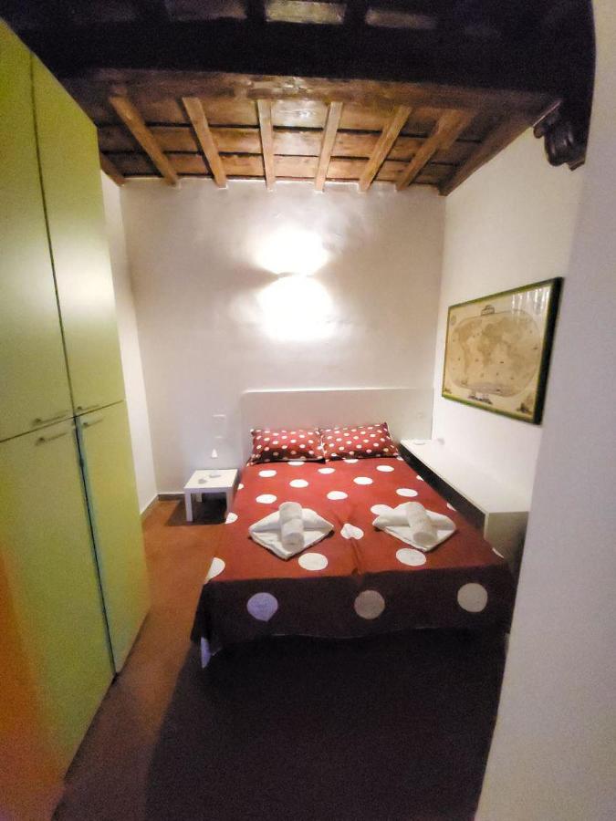 Twin Room ands Private Bath Central Florence - 3