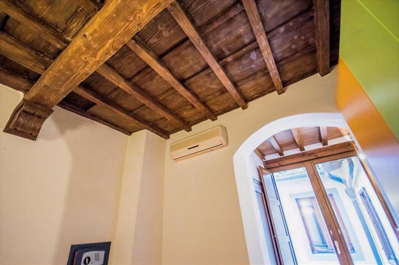 Twin Room ands Private Bath Central Florence - 5