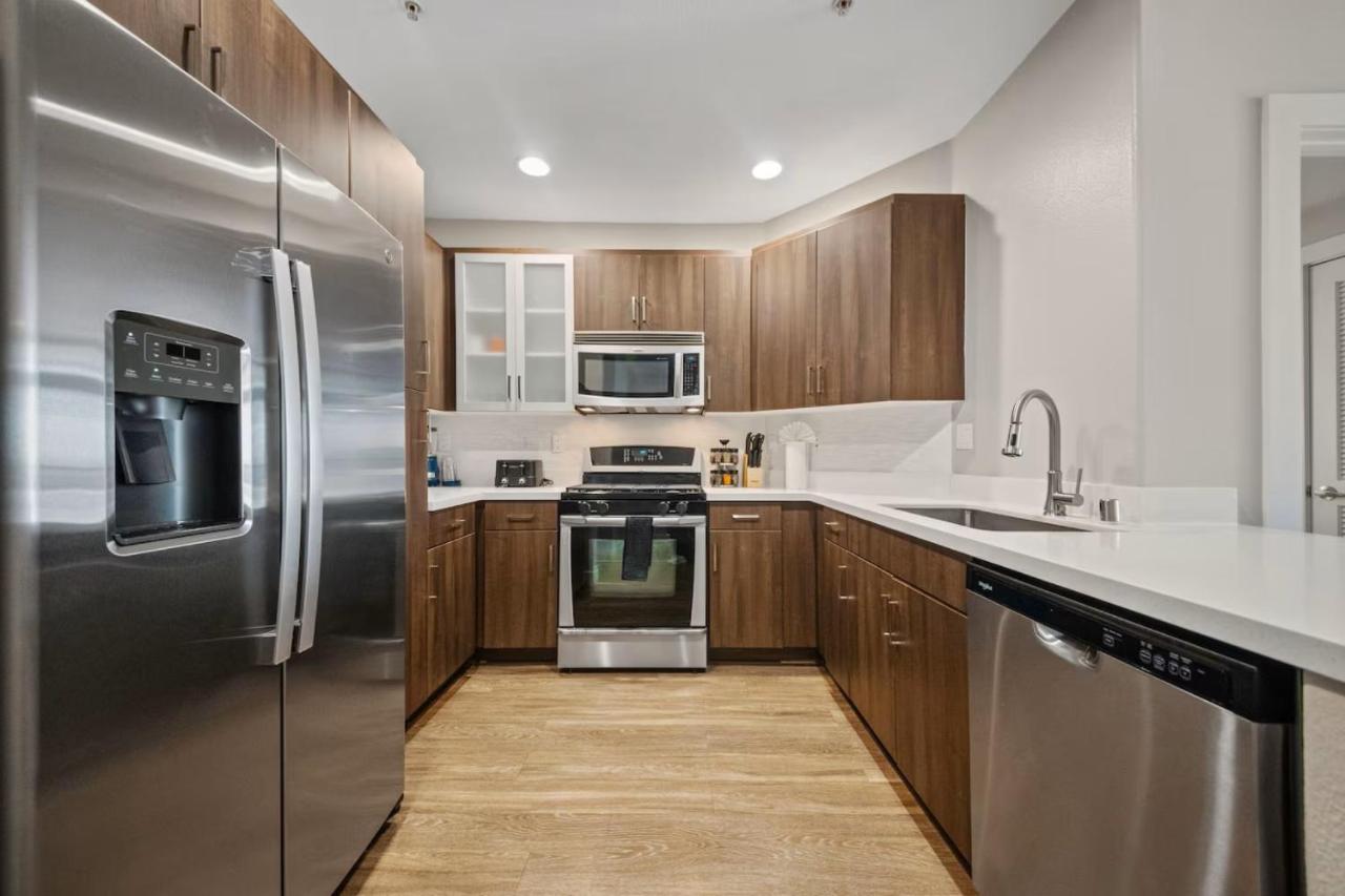 Resort-Style - West Hollywood - Spacious 2BR - 3 Beds - SPA & Parking - 5