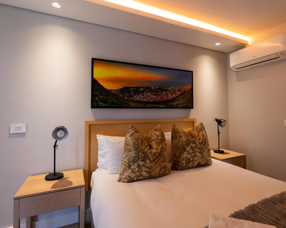 Sea Point Luxury 2 Bedroom Apartment With Inverter - 2