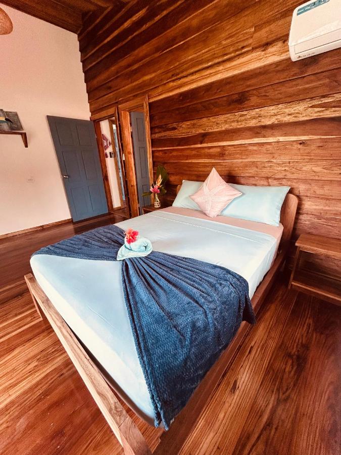 Standard Queen Room 5