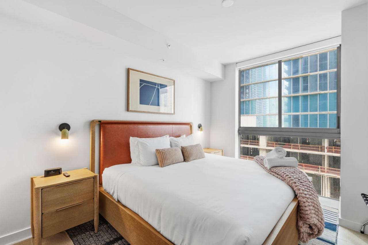 Central Downtown Condo with Pool and Gym - 3