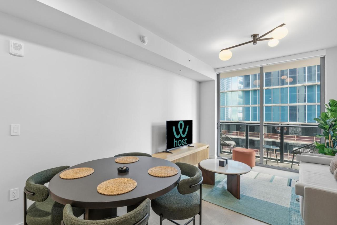 Central Downtown Condo with Pool and Gym