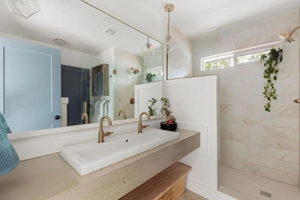 Luxury South Austin Estate with Pool and Guest House - 5