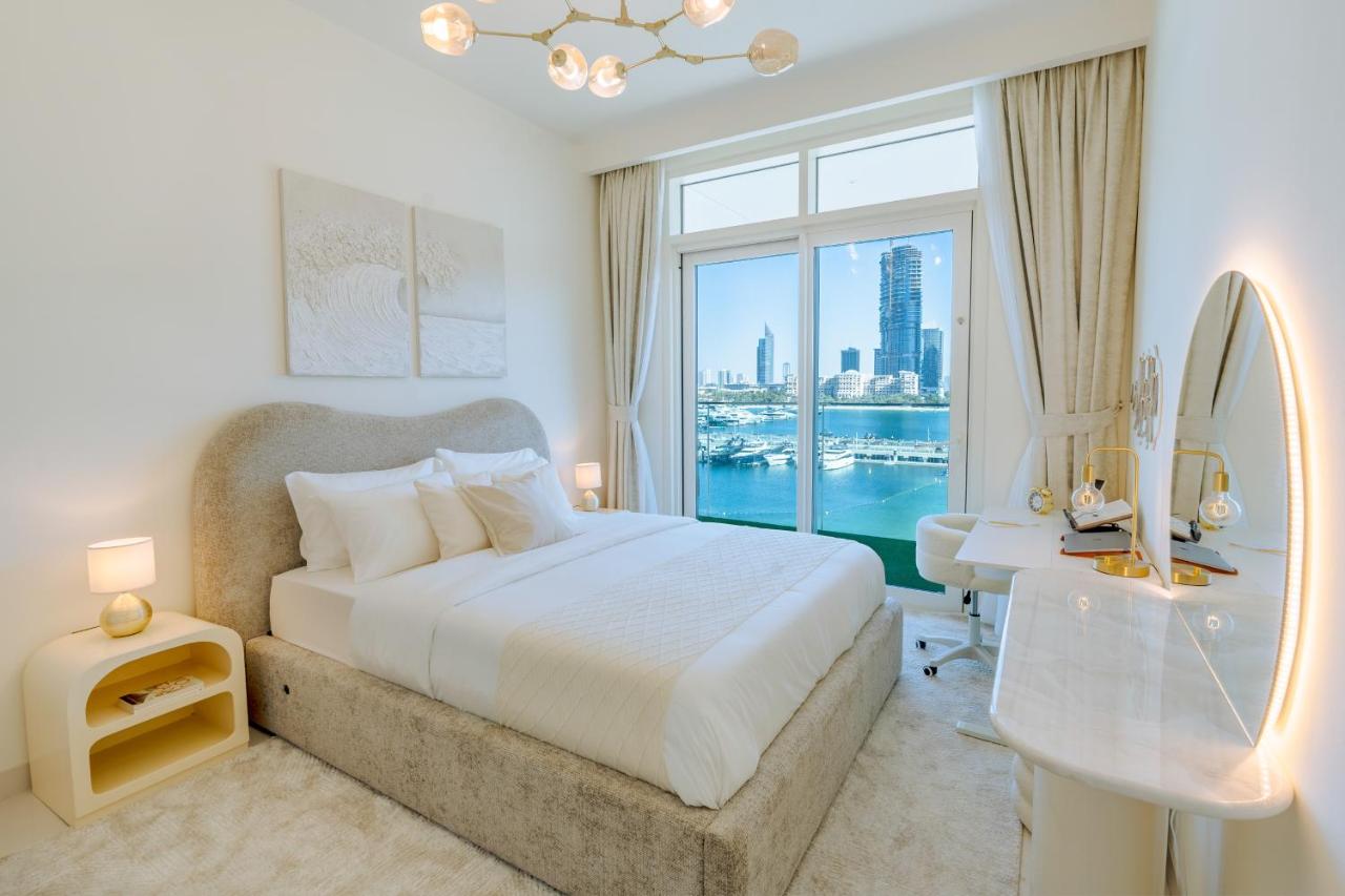 Luxury Beachfront Marina View Apartment With Private Beach Access By Green Sky Holiday Homes - 2