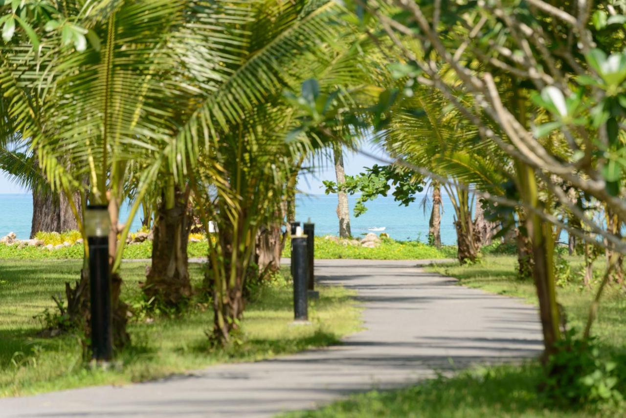 Beach: Khaolak Bhandari Resort & Spa