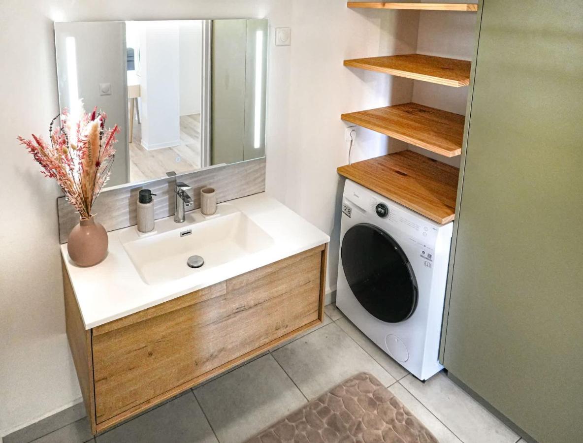 New 2BR Apartment with AC Near Lagoon & Dining - 5