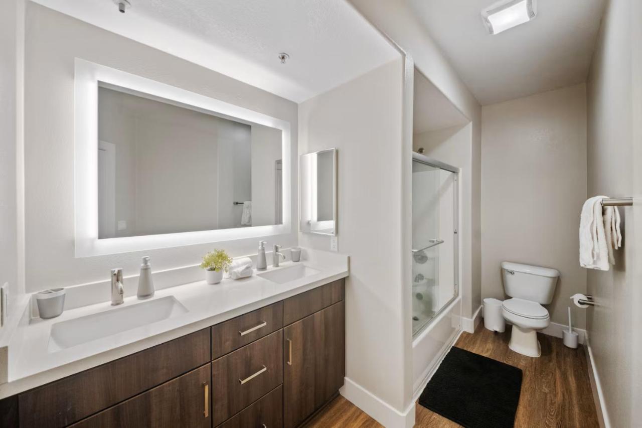 Resort-Style - West Hollywood - Spacious 2BR - 3 Beds - SPA & Parking - 3