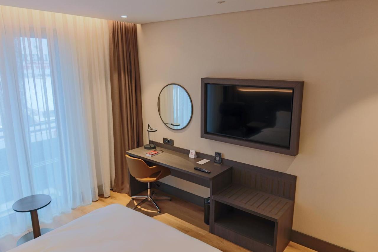 1 King Bed, Accessible Room