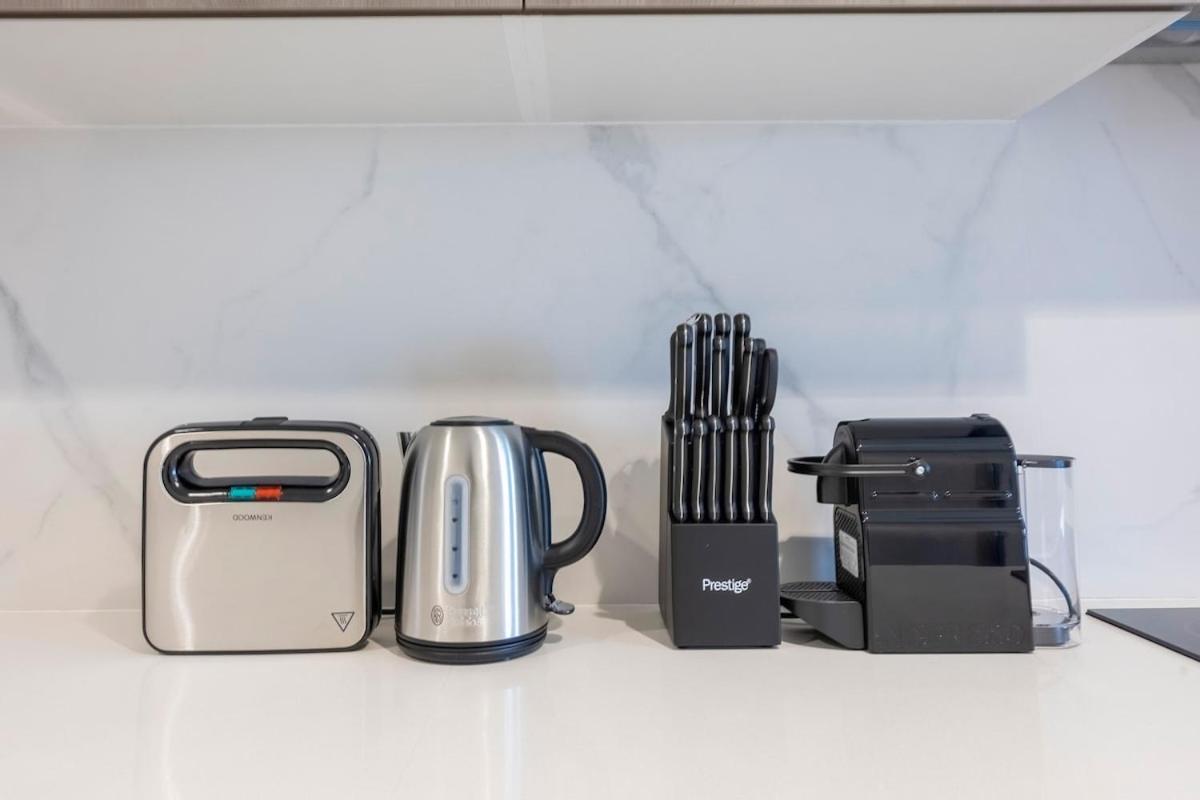 Yas Golf Studio Near Theme Parks - 5