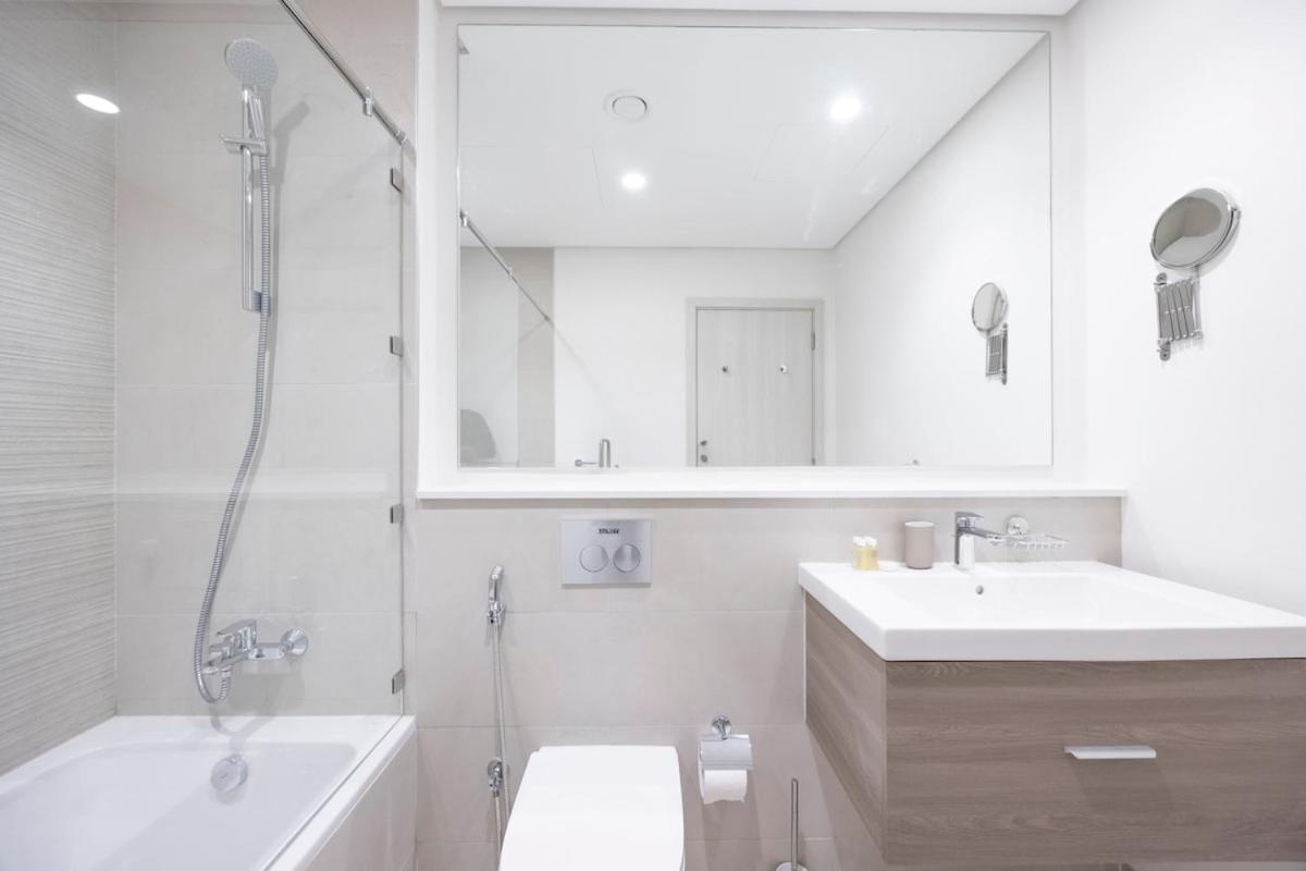 Yas Golf Studio Near Theme Parks - 2