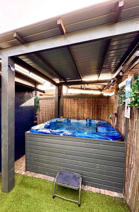 Jungle style lodge with jacuzzi ,sauna and garden near Amsterdam - 3