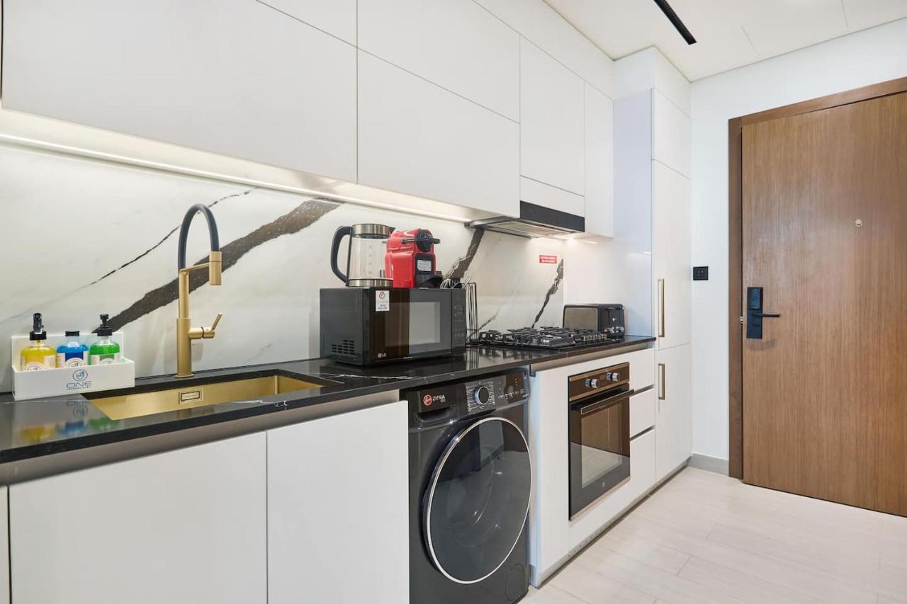Luxury Studio in Trillionaire Residence - 4