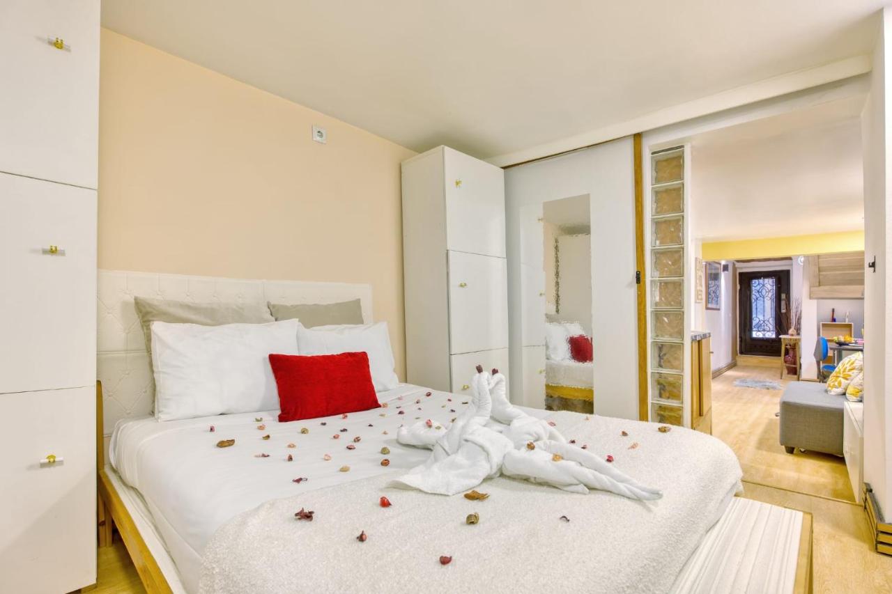 Charming Lisbon Old Town Apartment - 2