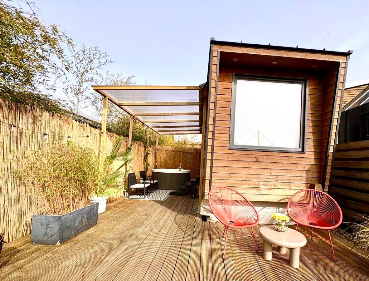 Cozy tiny house with jacuzzi , garden and free parking near Amsterdam - 3
