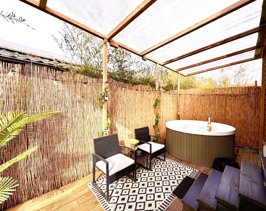 Cozy tiny house with jacuzzi , garden and free parking near Amsterdam - 5