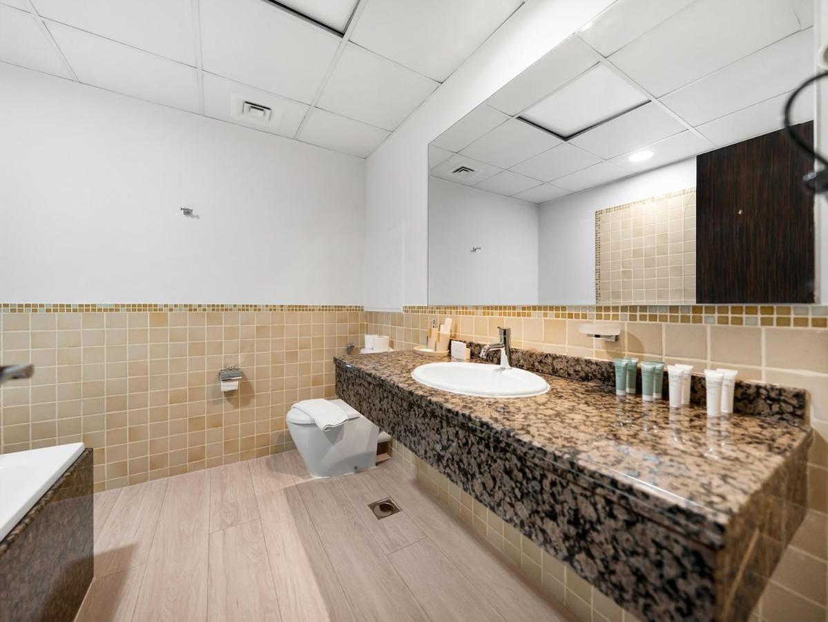 Panoramic Sea and Dubai Ain View 2BR Apt - 3