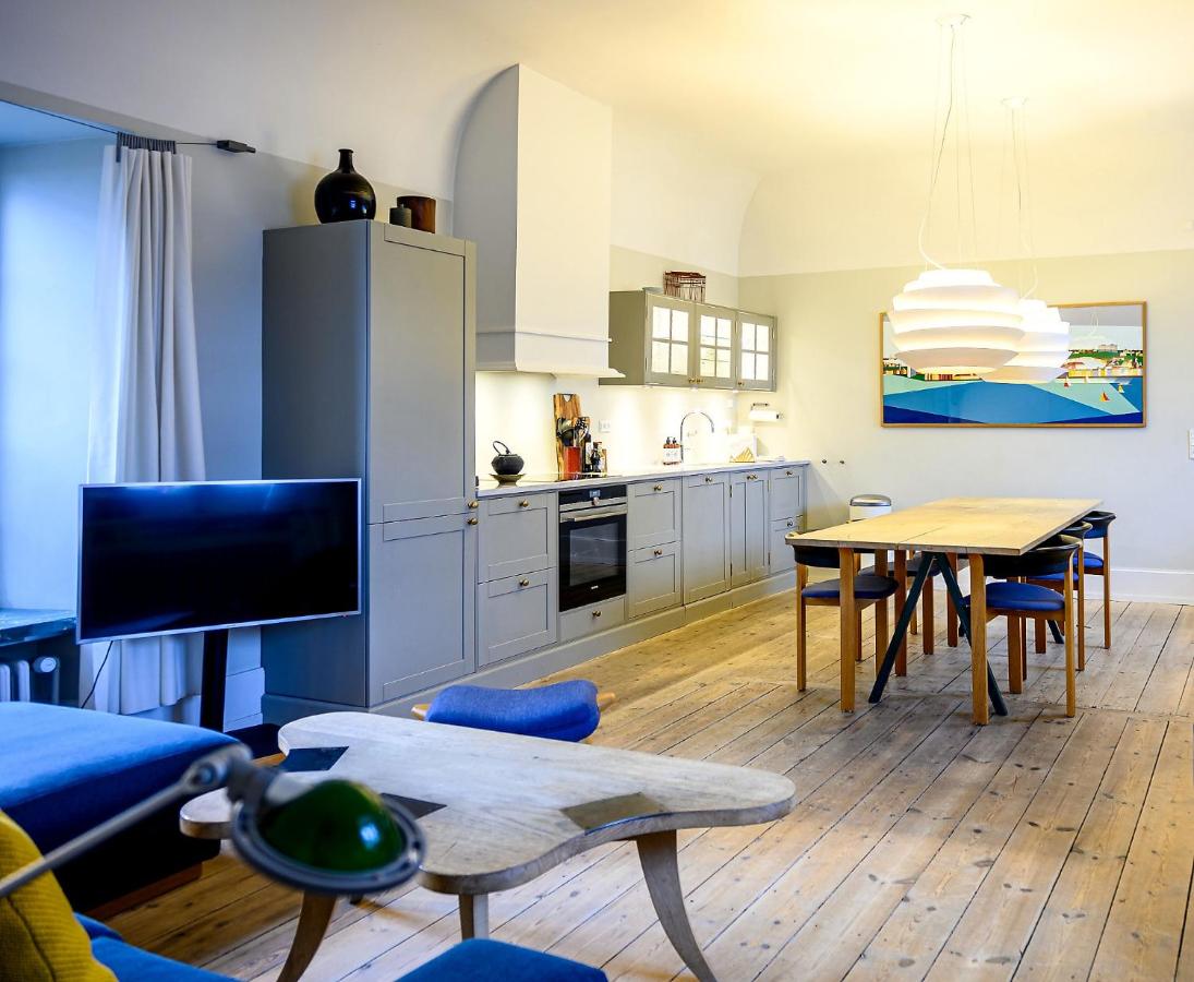 Holsteins Palace Luxury Apartment - 4