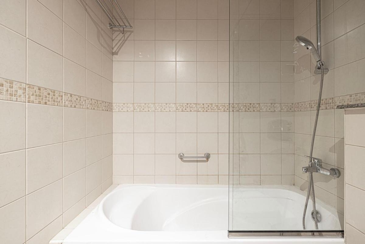 Tranquil 1BR Escape Canal View Pool & Public Jacuzzi - 3