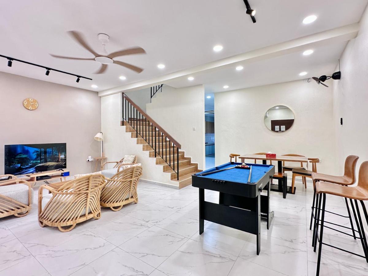 Balcony house JB Sentosa 12 Pax CIQ & Mid Valley