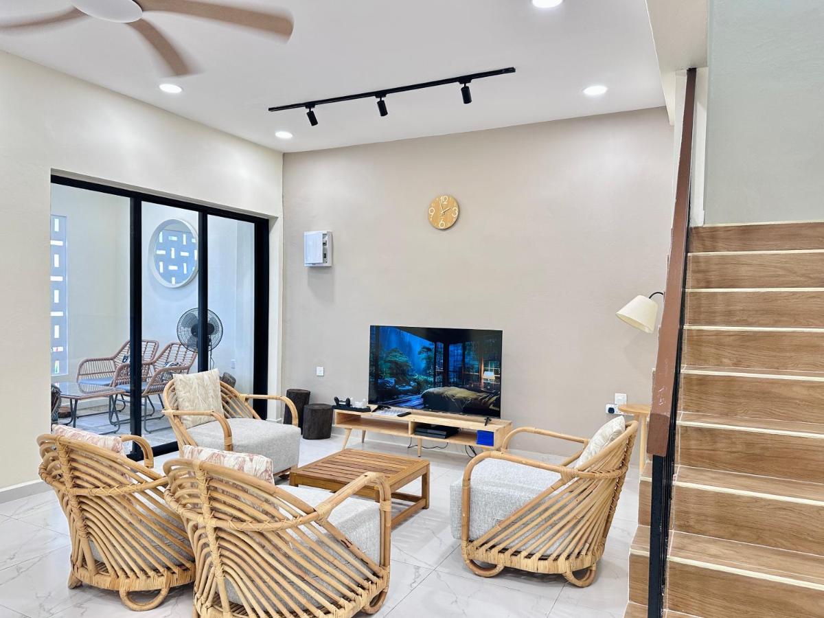 Balcony house JB Sentosa 12 Pax CIQ & Mid Valley - 5