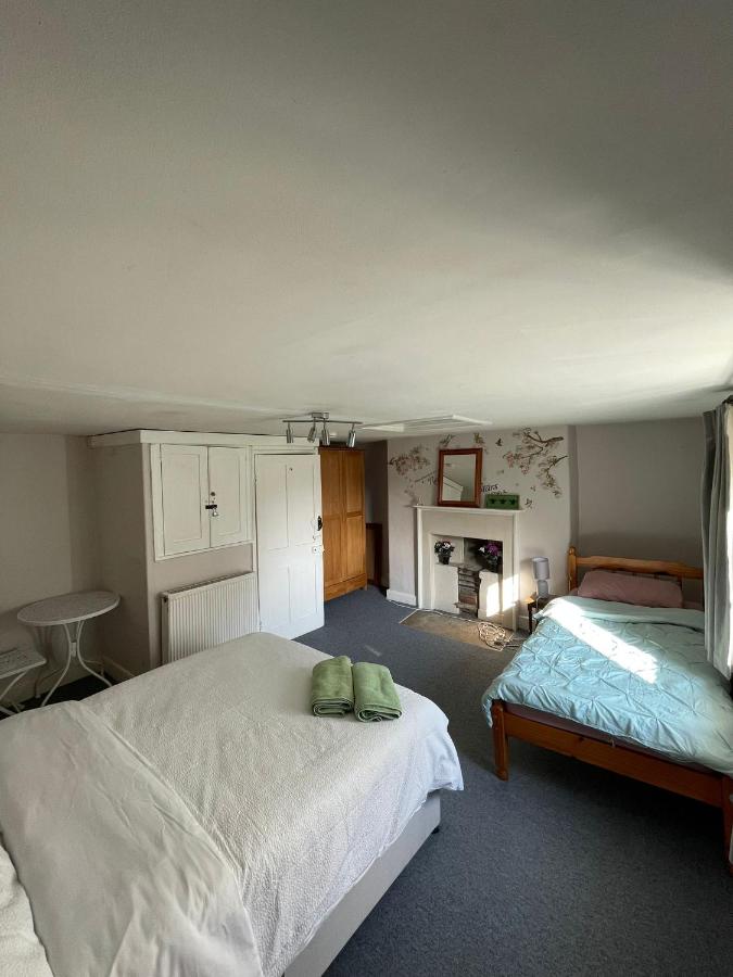 Cosy 2-Bed House City Centre - 3