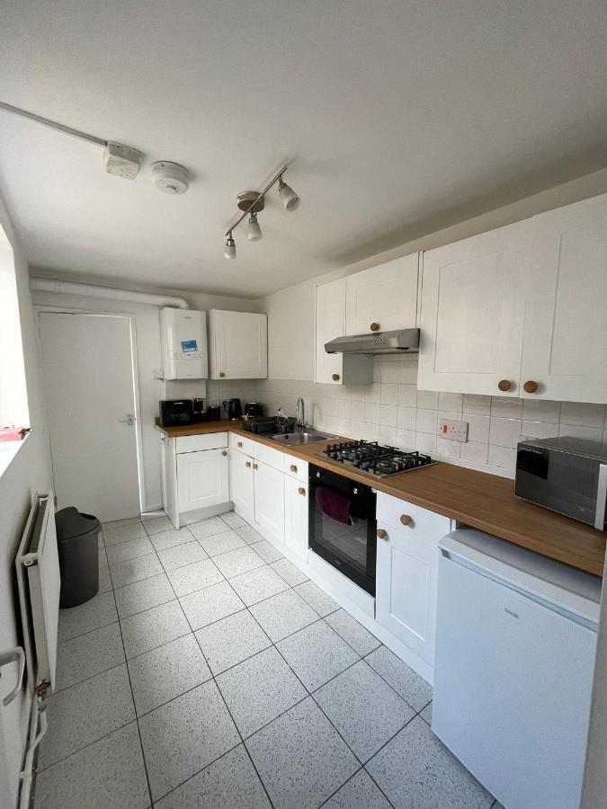 Cosy 3-Bed House off City Centre - 2
