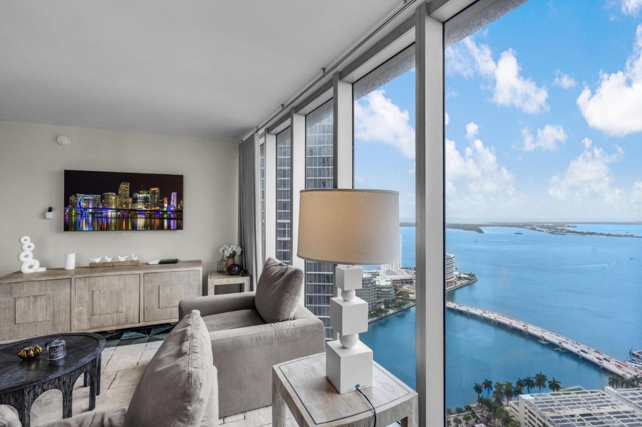 Sky-High Water Views at Icon Brickell - 5