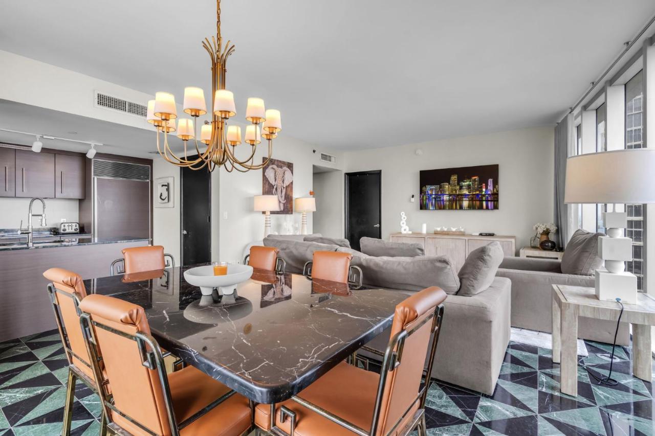 Sky-High Water Views at Icon Brickell - 3