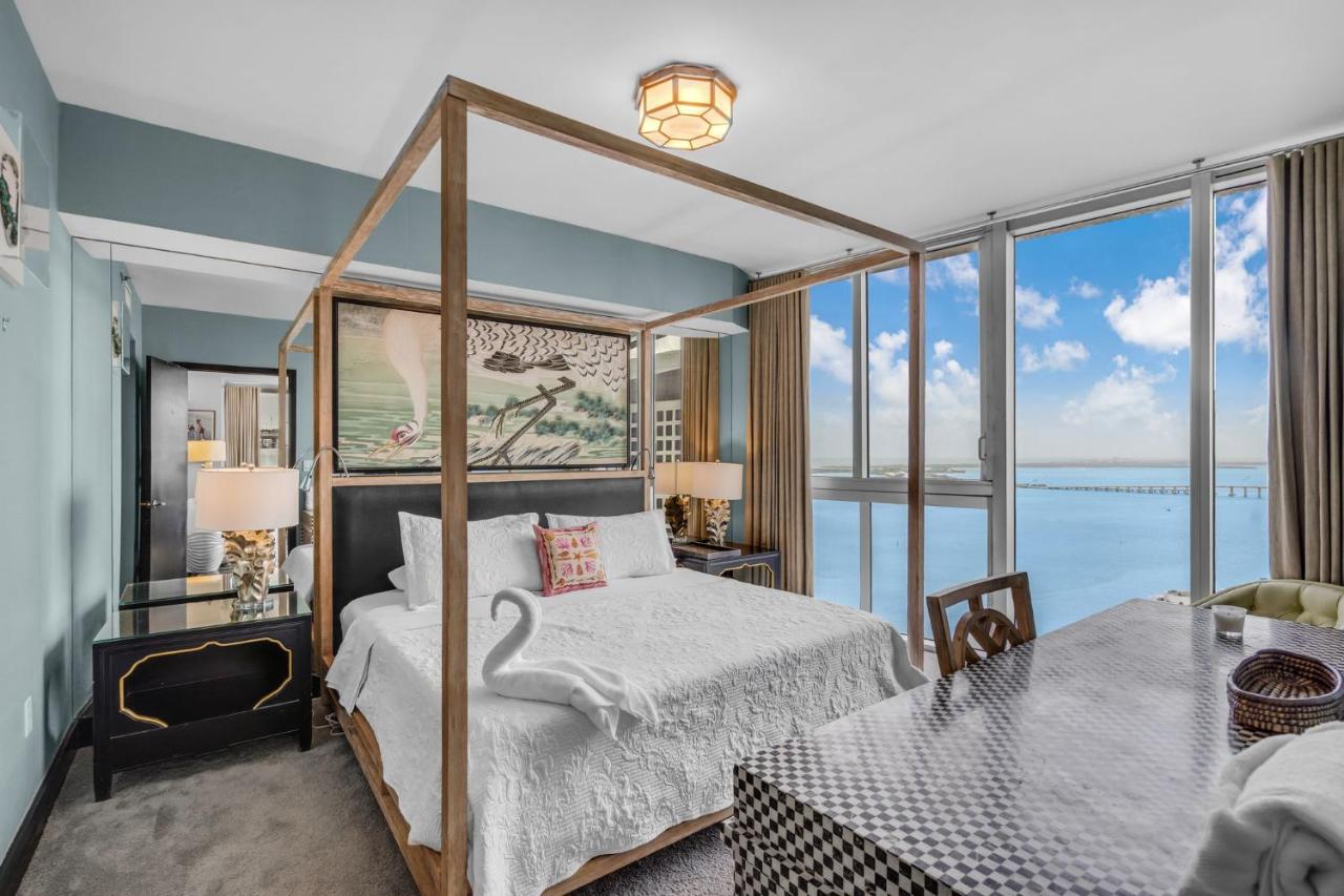 Sky-High Water Views at Icon Brickell - 2