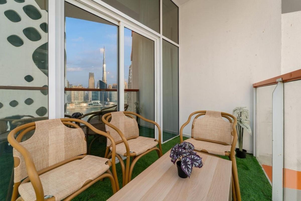 Direct Burj View Waterfront 1BR - Live Luxe - 3