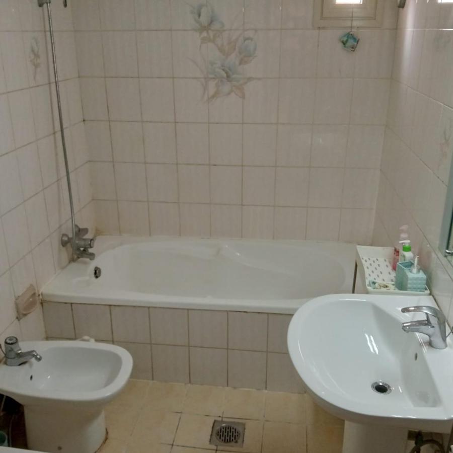 fully furnished 3BR corniche in heart of Abu Dhabi just for Monthly Booking - 2