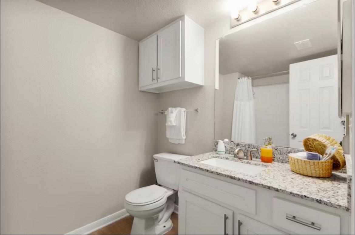 Comfort stay close to UT,DT, Lady Bird Lake - 3