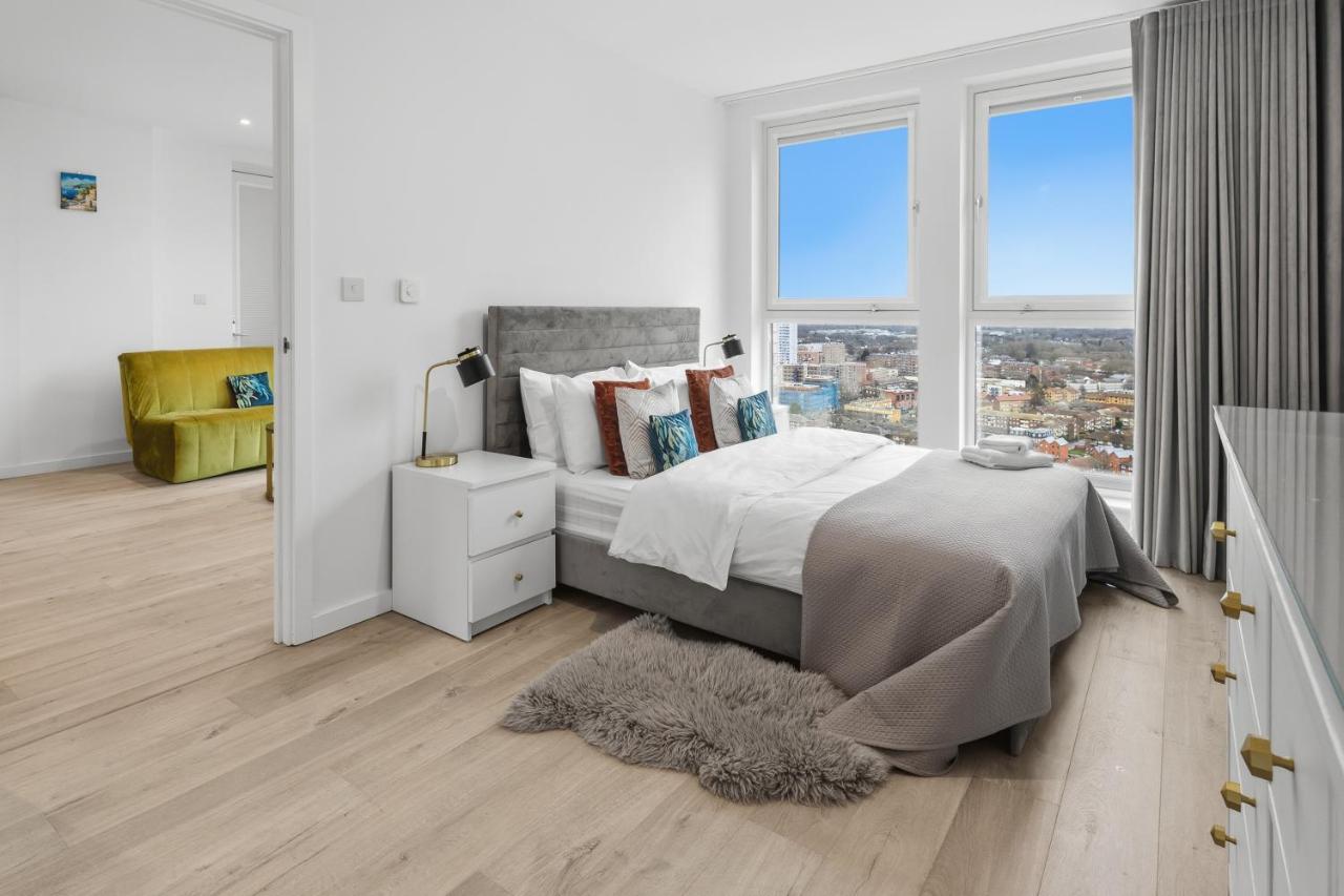 Stunning 2Bedroom Ensuite Apartment Near Excel & 02 Area