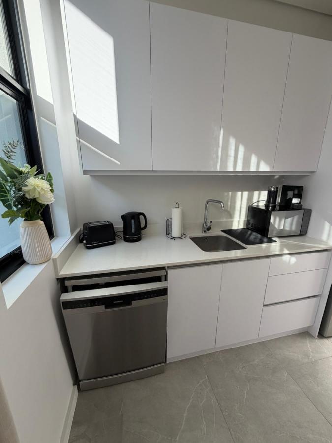 Premium Studio Apartment in Sea Point - High-end interiors & modern design - 2