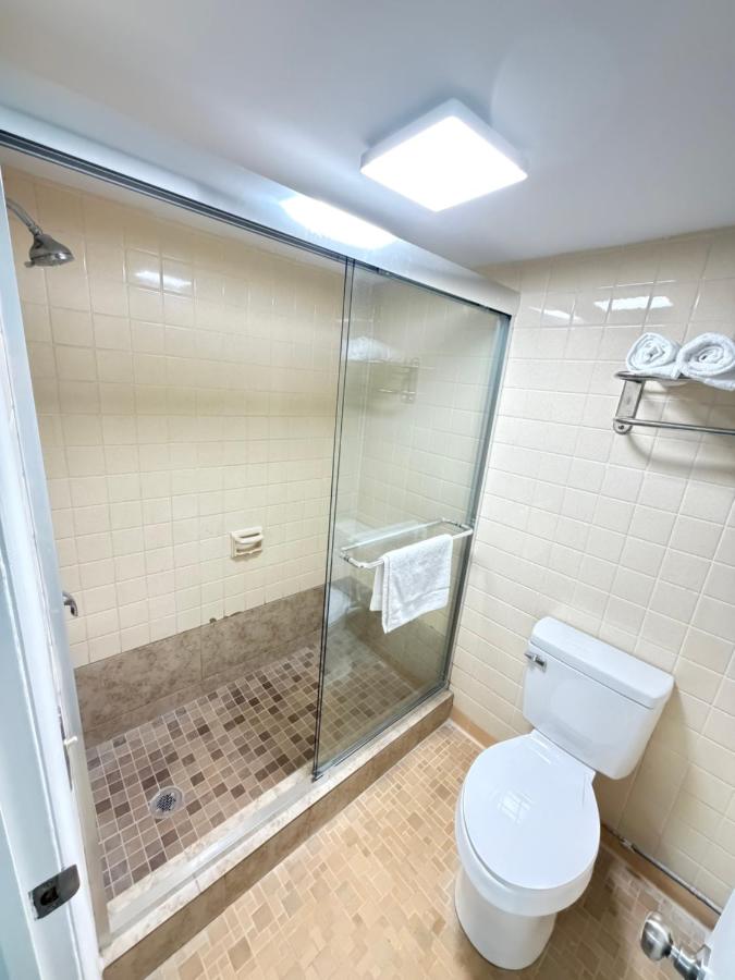 Deluxe Inn — photo 10