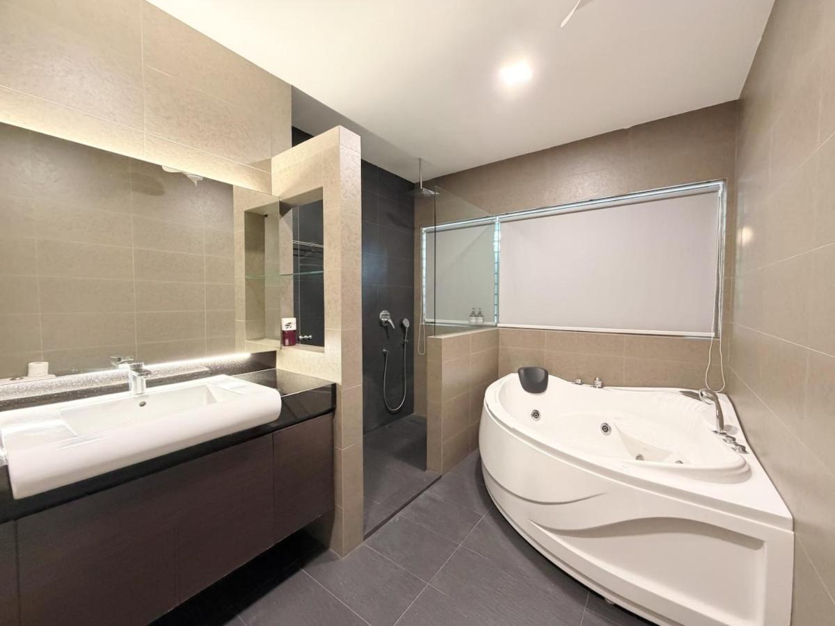 Taman Pelangi JB City Fun Home KTV Swimming Pool BBQ - 3