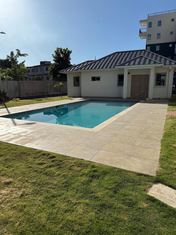 Deanery Apartments - Pool Access - Fully AC - 24hrs Security - 20mins Airport - 4