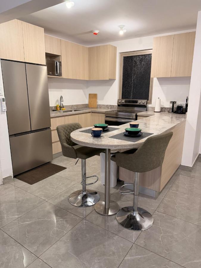 Deanery Apartments - Pool Access - Fully AC - 24hrs Security - 20mins Airport - 5