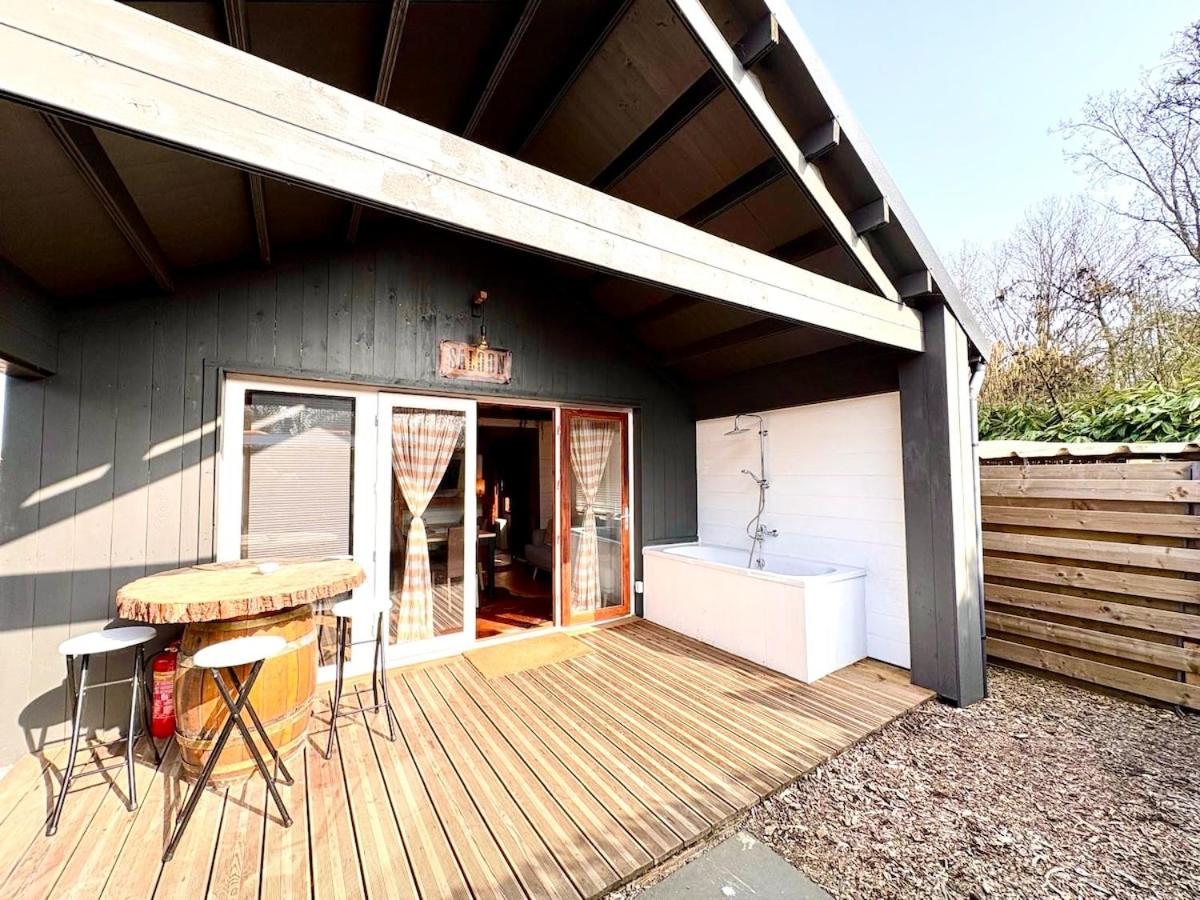 New cozy chalet and private garden with sauna and outdoor bath near Amsterdam