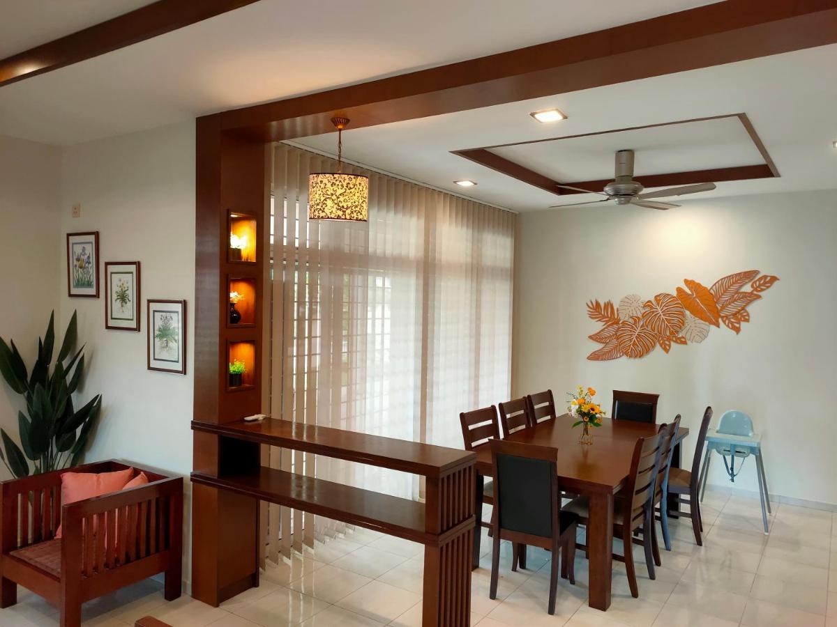 Balinese Homestay at Town Area 18pax Nice Garden suitable forEvent - 5