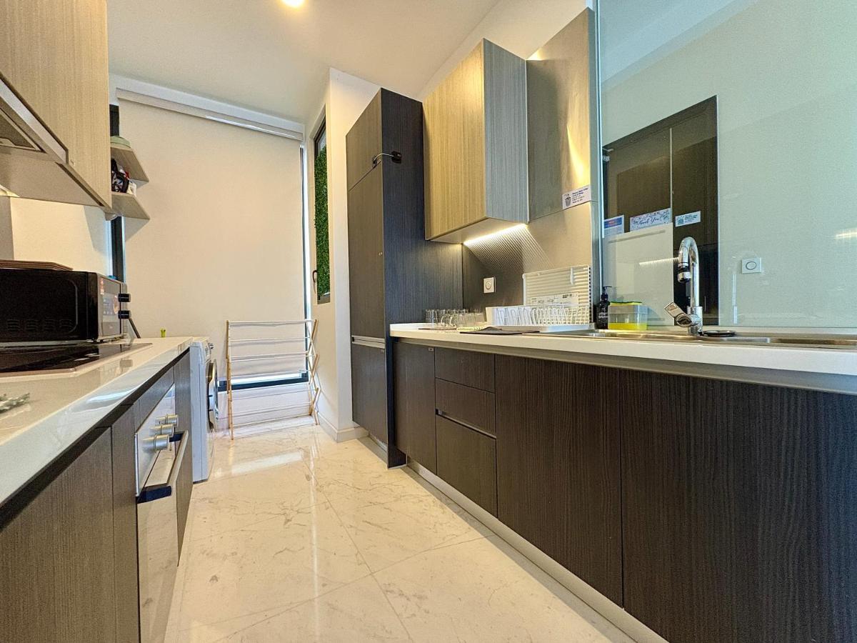 NEW Setia Sky88 Luxury Condo 3KM to JB CIQ with Sunset Pool View 3R2B 7pax - 3